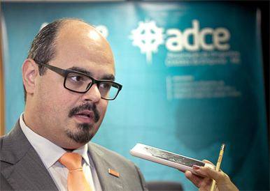 A ADCE-MG realizou um evento e palestra ao lado do vereador Mateus Simões